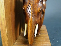 In hout gesneden olifant als boekensteun - afbeelding 3 van  5