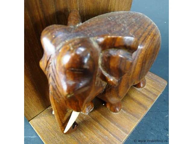 In hout gesneden olifant als boekensteun - afbeelding 5 van  5