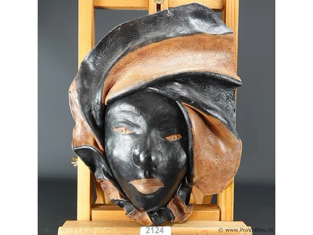 In leder gevormd masker - afbeelding 1 van  5