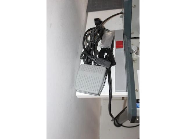 Inbindapparaat albyco binder-d310 met voetpedaal. - afbeelding 3 van  3