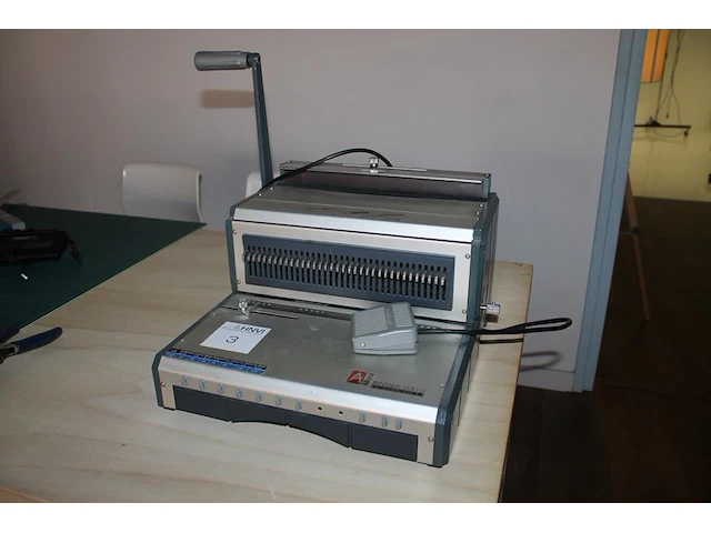 Twee flitslampen mettle 400 q met twee wandbeuglels . exlusief achterwand en groen - afbeelding 1 van  4