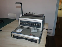 Twee flitslampen mettle 400 q met twee wandbeuglels . exlusief achterwand en groen - afbeelding 1 van  4