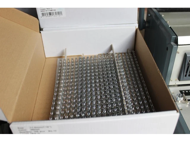 Inbindapparaat binder d310 met zeven deels aangebroken dozen bind spiralen. - afbeelding 2 van  2