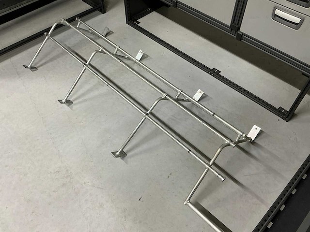 Inbouw werkbank met schappen voor bedrijfswagen - afbeelding 4 van  12