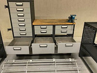 Inbouw werkbank met schappen voor bedrijfswagen - afbeelding 7 van  12