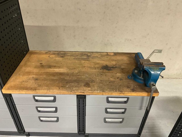 Inbouw werkbank met schappen voor bedrijfswagen - afbeelding 10 van  12