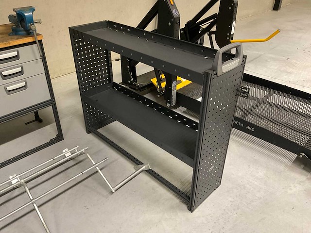 Inbouw werkbank met schappen voor bedrijfswagen - afbeelding 12 van  12