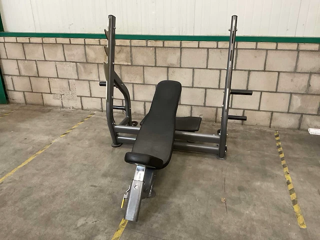 Incline bench press - afbeelding 1 van  4