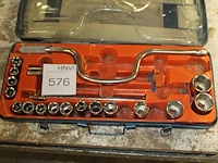 Incomplete doppenset in metalen koffer. - afbeelding 1 van  1