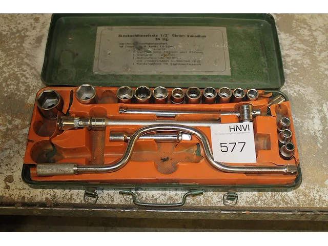 Incomplete doppenset in metalen koffer. - afbeelding 1 van  1