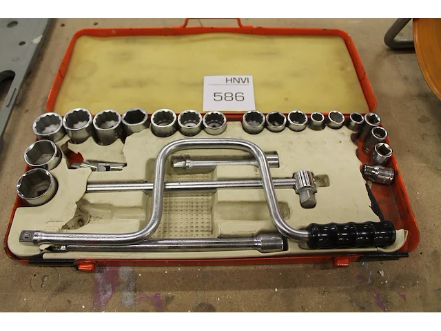 Incomplete doppenset in metalen koffer. - afbeelding 1 van  1