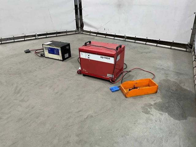 Indatron c en aq tron acculader (2x) - afbeelding 1 van  6