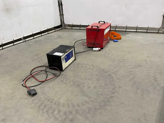 Indatron c en aq tron acculader (2x) - afbeelding 2 van  6