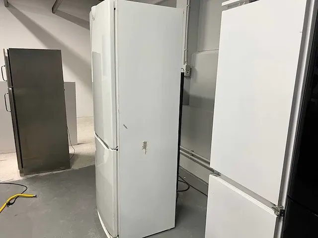 Indesit - indesit koelkast + medion el. kookplaat + philips tostimaker - afbeelding 9 van  17