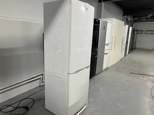 Indesit - indesit koelkast + medion el. kookplaat + philips tostimaker - afbeelding 10 van  17