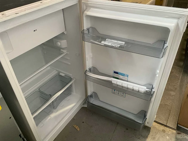 Indesit inbouw koelkast met vriesvak - afbeelding 2 van  4