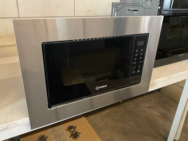 Indesit mwi 120sx solo inbouw magnetron - afbeelding 1 van  5