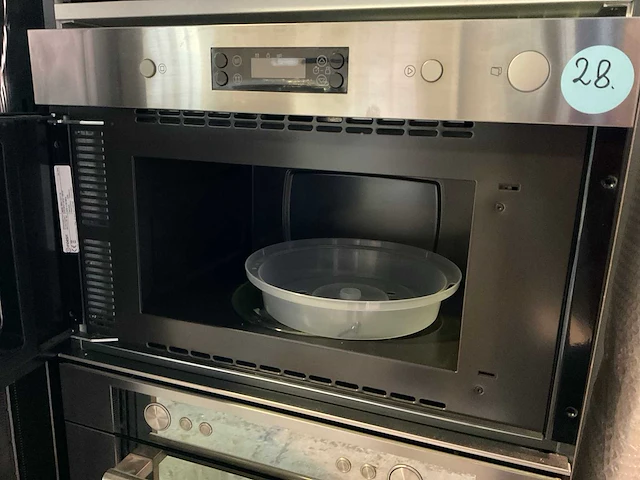 Indesit mwi3211ix magnetron met grill - afbeelding 3 van  3
