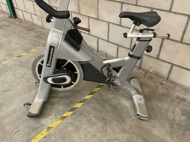 Indoor cycling tomahawk s-serie class s spinningbike - afbeelding 3 van  5
