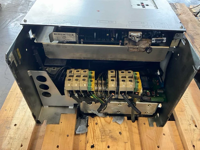 Indramat rac 2.3-250-380-a frequentieregelaar - afbeelding 5 van  6
