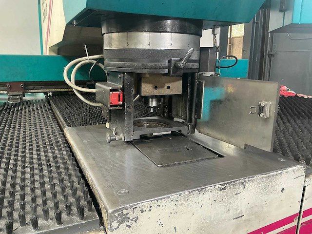 Indumasch - hp 750 cnc/z - punch nibbling machines - 1999 - afbeelding 13 van  18