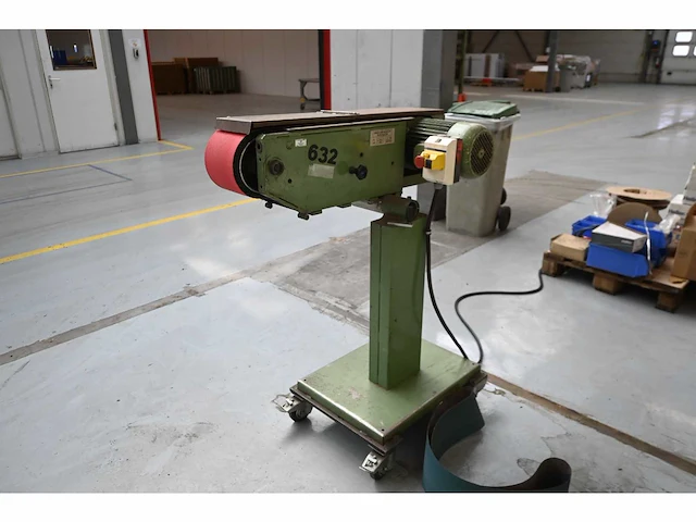 Indumasch 122.4 backstand schuurmachine - afbeelding 1 van  4