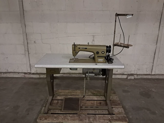 Industrie naaimachine , brother, db-b714-3 - afbeelding 1 van  10