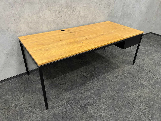 Industrieel bureau 200x90 - in hoogte instelbaar - afbeelding 1 van  14