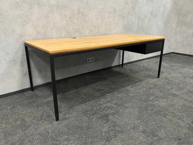 Industrieel bureau 200x90 - in hoogte instelbaar - afbeelding 8 van  14