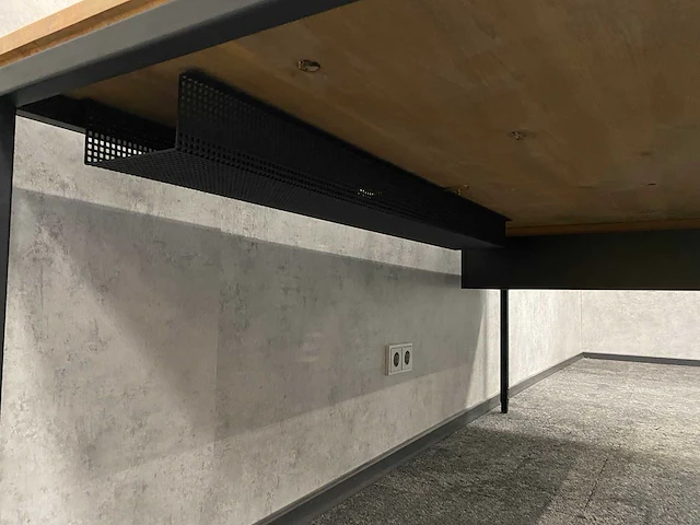 Industrieel bureau 200x90 - in hoogte instelbaar - afbeelding 15 van  15