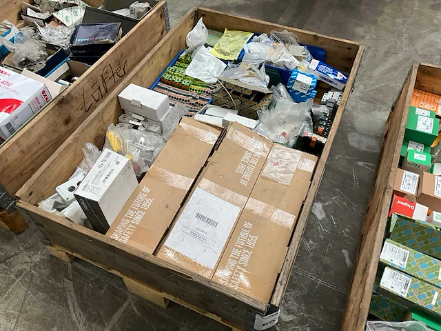 Industrieel elektra installatiemateriaal - afbeelding 1 van  7