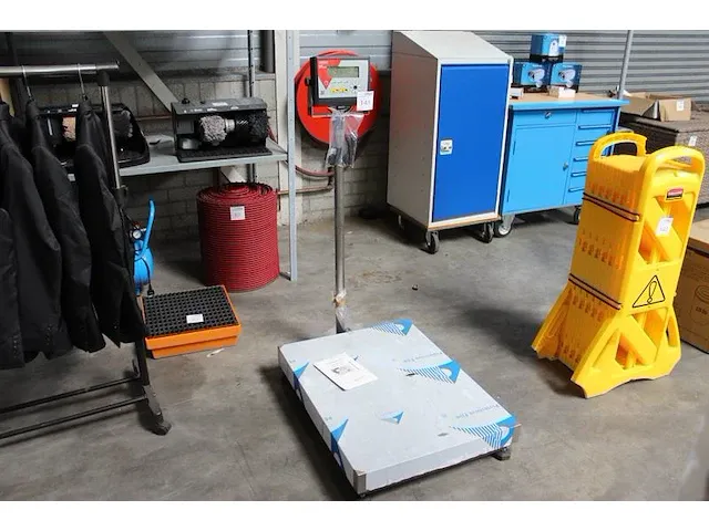 Industriele digitale weegschaal serenite type s601 met plateauafmeting 60 x 80 cm. maximaal 300 kg. - afbeelding 1 van  4