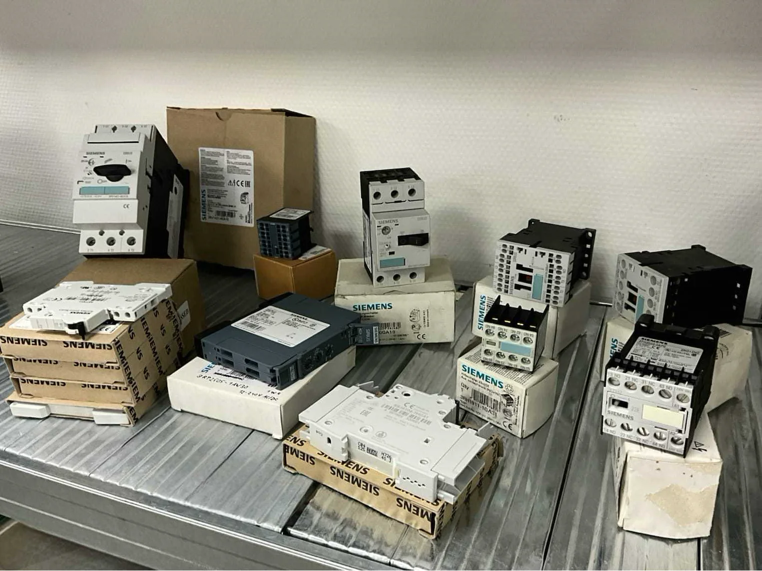 Industriële elektronica wegens magazijnopruiming