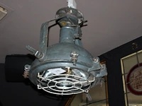 Industriële hanglamp met doorsnede ruim 50 cm. hoogte lamp 45 cm. - afbeelding 1 van  1