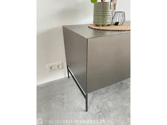 Industriële lange tv-meubel van teak en staal tower living, pandora, teak / antraciet - afbeelding 3 van  16