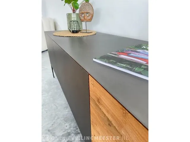 Industriële lange tv-meubel van teak en staal tower living, pandora, teak / antraciet - afbeelding 11 van  16