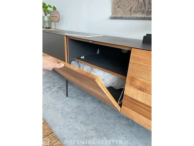 Industriële lange tv-meubel van teak en staal tower living, pandora, teak / antraciet - afbeelding 14 van  16
