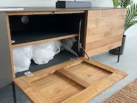 Industriële lange tv-meubel van teak en staal tower living, pandora, teak / antraciet - afbeelding 15 van  16