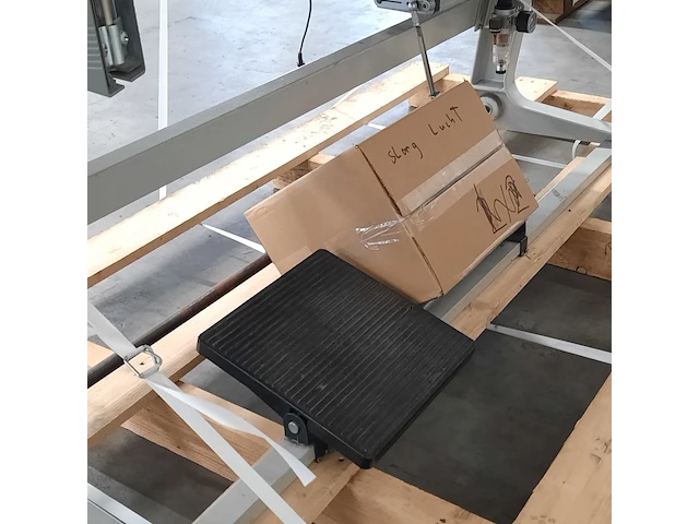 Industriële naaimachine op tafel, durkopp adler, k467 990096 467-65-fa-373, 1995 - afbeelding 3 van  14