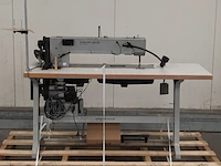 Industriële naaimachine op tafel, durkopp adler, k467 990096 467-65-fa-373, 1995 - afbeelding 1 van  14