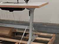 Industriële naaimachine op tafel, durkopp adler, k467 990096 467-65-fa-373, 1995 - afbeelding 7 van  14