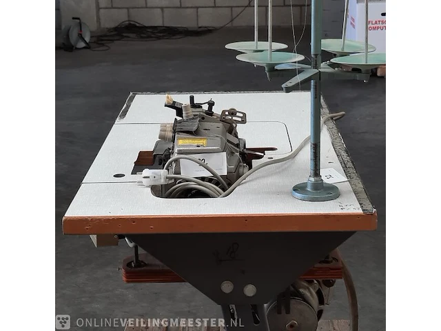 Industriële naaimachine - afbeelding 11 van  17