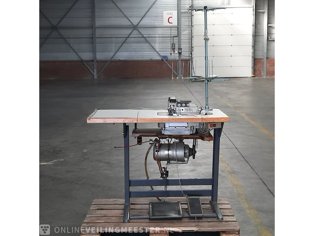 Industriële naaimachine - afbeelding 1 van  17