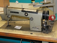 Industriële naaimachinetafel brother db2-b755-100 380 v. afmeting 106 x 50 x 80 cm. - afbeelding 1 van  3