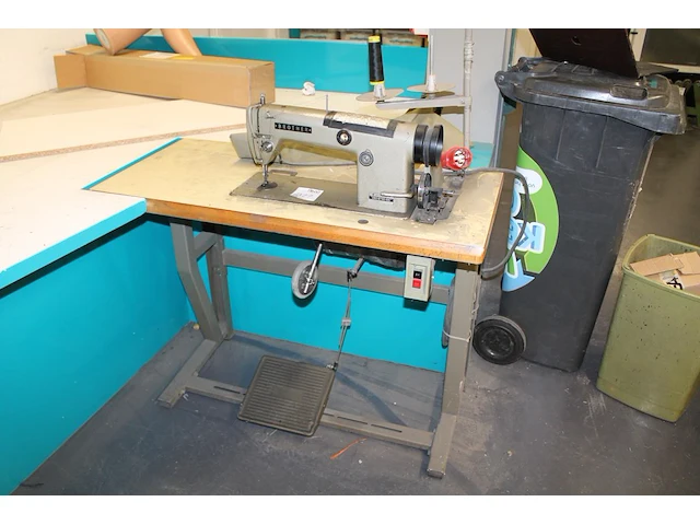 Industriële naaimachinetafel brother db2-b755-100 380 v. afmeting 106 x 50 x 80 cm. - afbeelding 2 van  3