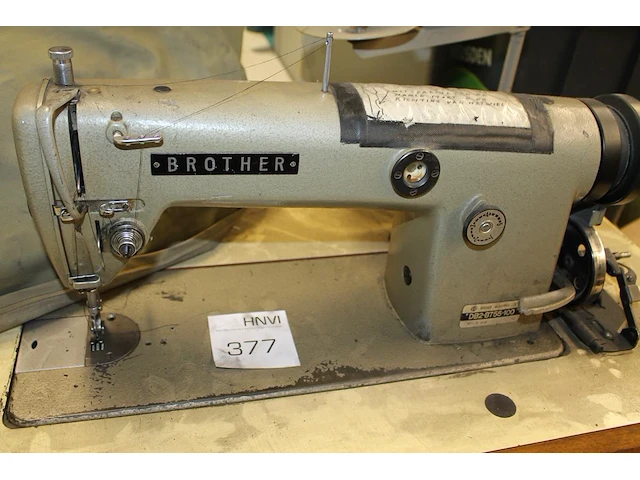 Industriële naaimachinetafel brother db2-b755-100 380 v. afmeting 106 x 50 x 80 cm. - afbeelding 3 van  3