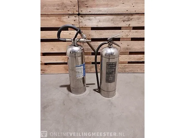 Industriële reiniger en brandblusser - afbeelding 1 van  7