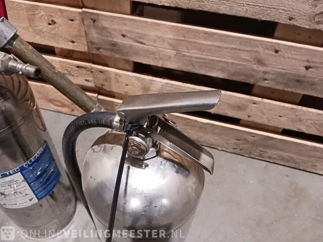 Industriële reiniger en brandblusser - afbeelding 5 van  7