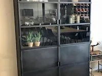 Industriële vitrine buffetkast in zwart staal rusty furniture, zwart, bouwjaar 2023 - afbeelding 1 van  12