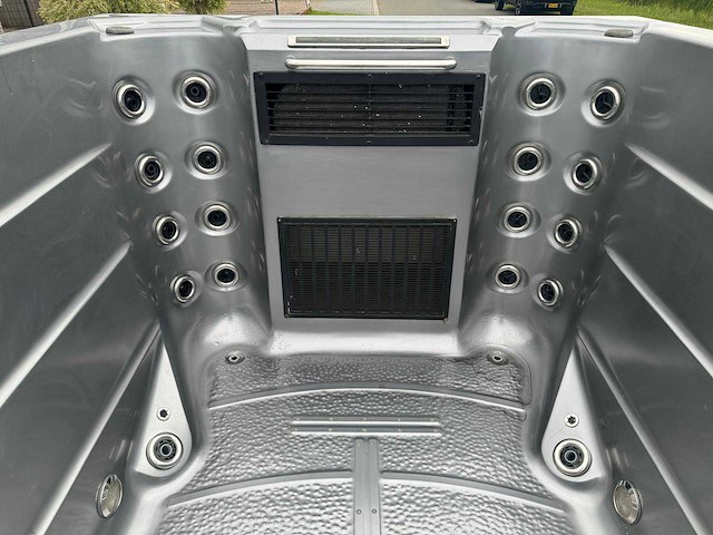 Infinitas 15 persoons dubbele cabine jacuzzi / zwemspa en buitenspa - afbeelding 13 van  34